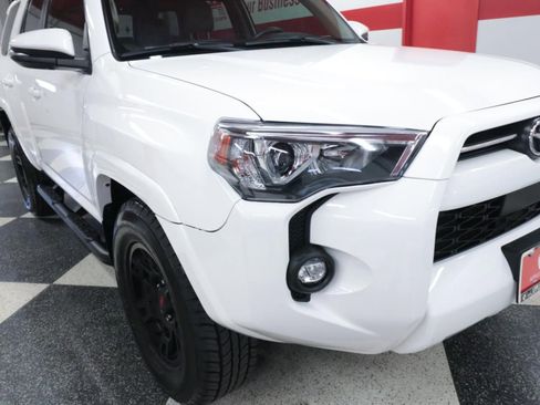 Used 2022 Toyota 4Runner SR5 Premium w/ Moonroof Package RWD image 34