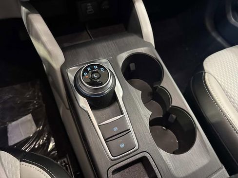 Used 2025 Ford Escape SE image 25