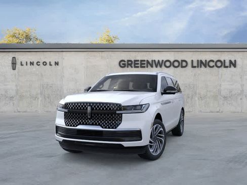 New 2025 Lincoln Navigator Reserve image 2