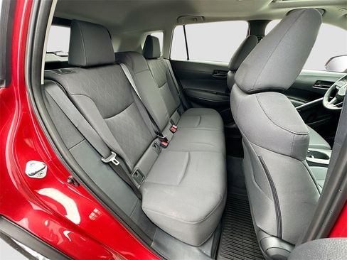 Used 2025 Toyota Corolla Cross LE w/ Moonroof Package image 27