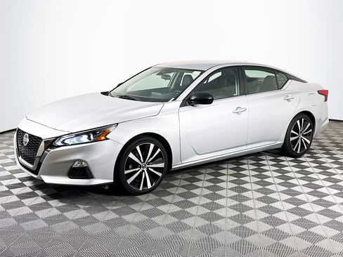 Used 2021 Nissan Altima 2.5 SR FWD image 4