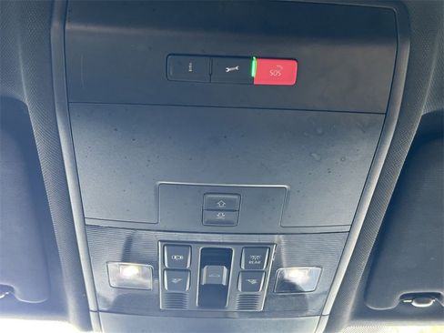 Used 2022 Volkswagen Atlas Cross Sport SEL R-Line image 17