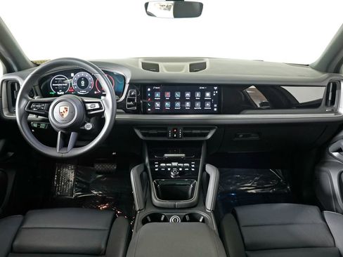 Used 2024 Porsche Cayenne AWD/4WD image 23