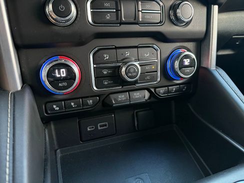 Used 2023 GMC Yukon SLT AWD/4WD image 47