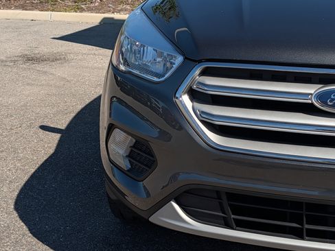 Used 2018 Ford Escape SE image 9