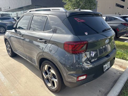 Certified 2025 Hyundai Venue Limited FWD image 5