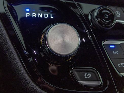 New 2026 Chrysler Pacifica Select AWD/4WD image 25