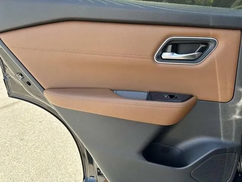 Used 2026 Nissan Rogue Platinum w/ Platinum Premium Package AWD/4WD image 23