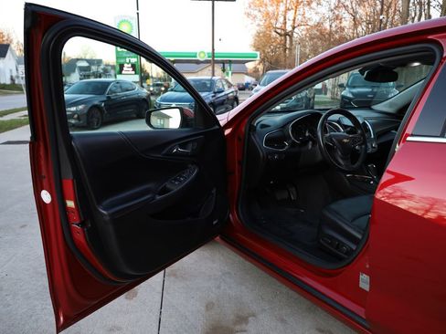 Used 2016 Chevrolet Malibu Hybrid w/ Leather Package image 9