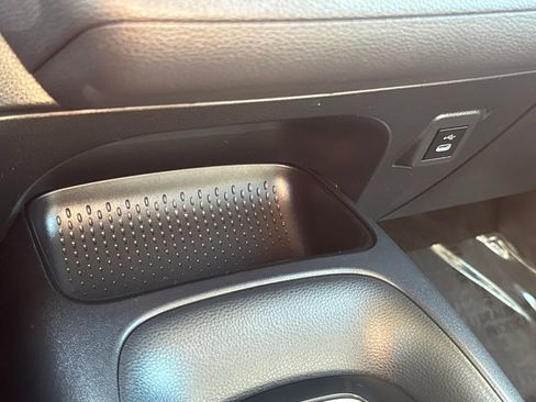 Used 2025 Toyota Corolla LE image 24