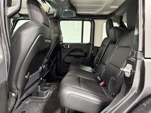 Used 2025 Jeep Wrangler Unlimited Rubicon w/ XTREMEE 35" Tire Package image 18