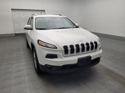 Used 2018 Jeep Cherokee Latitude Plus image 14