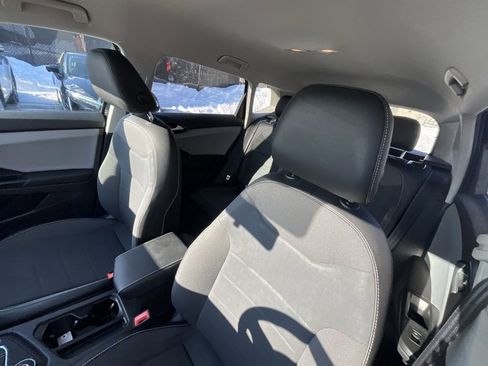 Used 2022 Volkswagen Taos SE image 13