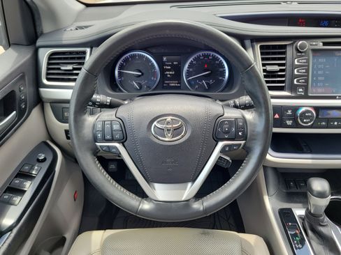 Used 2019 Toyota Highlander Limited Platinum AWD/4WD image 13