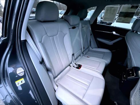 Used 2018 Audi Q5 Prestige w/ Prestige Package image 19