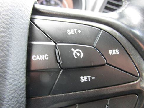 Used 2020 Jeep Cherokee Trailhawk w/ Cold Weather Group AWD/4WD image 16