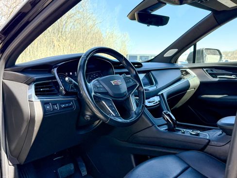 Used 2022 Cadillac XT5 Premium Luxury w/ LPO, ONYX Package image 16