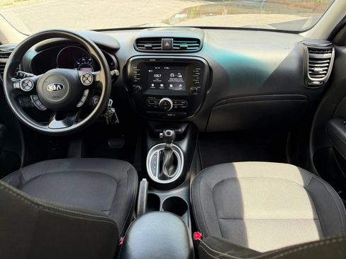 Used 2018 Kia Soul + FWD image 12