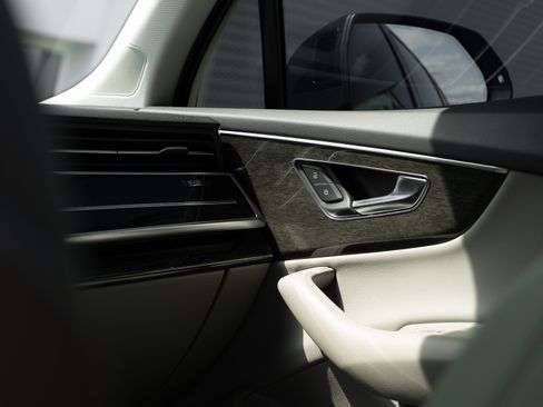 Certified 2022 Audi Q7 3.0T Premium Plus AWD/4WD image 15