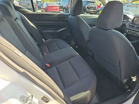 Used 2025 Nissan Altima 2.5 SV image 14