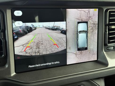 New 2025 Ford Bronco Badlands image 12