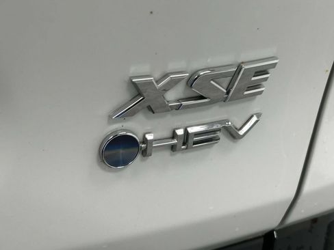 Used 2025 Toyota RAV4 XSE AWD/4WD image 12