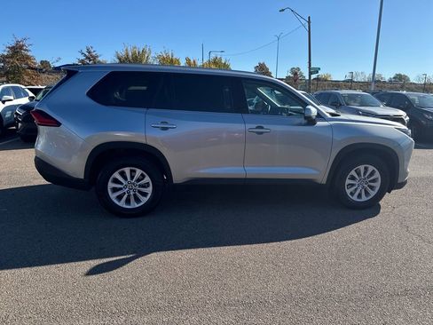 Used 2024 Toyota Grand Highlander XLE image 10