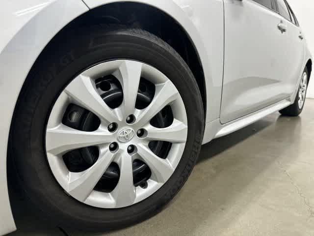 Used 2025 Toyota Corolla LE FWD image 28