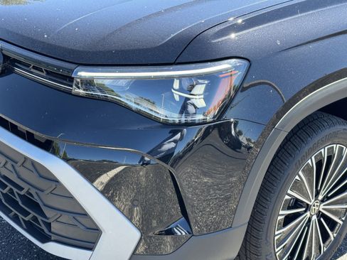 New 2025 Volkswagen Taos SE image 8