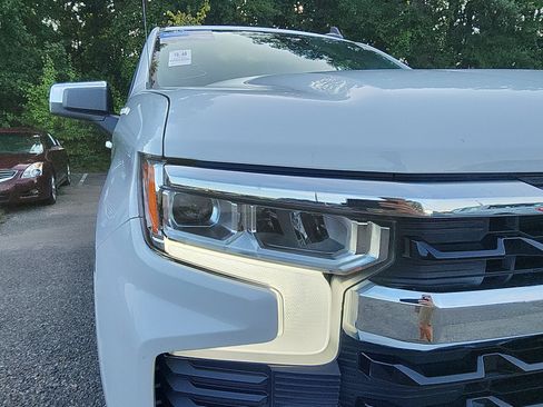 Used 2023 Chevrolet Silverado 1500 LT AWD/4WD image 9