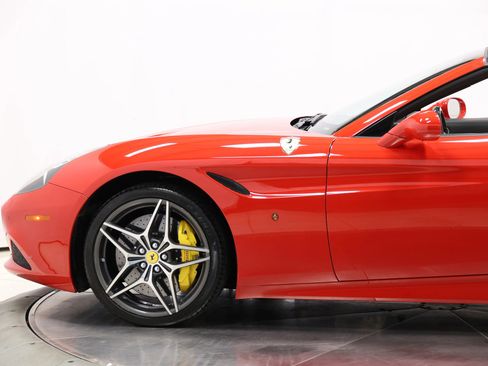 Used 2015 Ferrari California T image 8