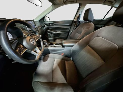 Used 2024 Nissan Altima 2.5 SV FWD image 19