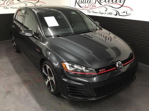 Used 2017 Volkswagen GTI SE image 2