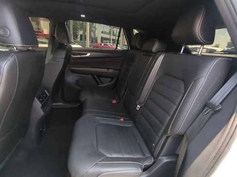 Used 2024 Volkswagen Atlas Cross Sport SEL R-Line AWD/4WD image 16