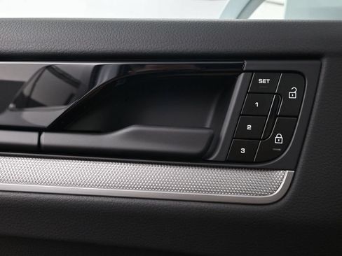 Certified 2026 Porsche Cayenne AWD/4WD image 17