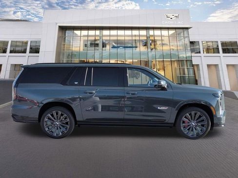 Certified 2025 Cadillac Escalade ESV V AWD/4WD image 4