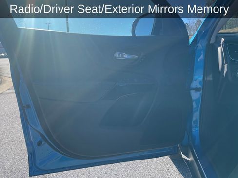 Used 2023 Jeep Cherokee Altitude Lux w/ Lux Elite Package image 12