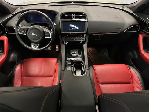 Used 2019 Jaguar F-PACE R-Sport image 10