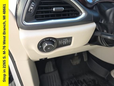 Used 2020 Chrysler Pacifica Limited FWD image 17