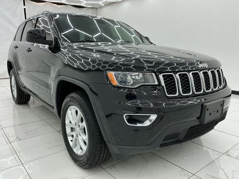 Used 2021 Jeep Grand Cherokee Laredo AWD/4WD image 3