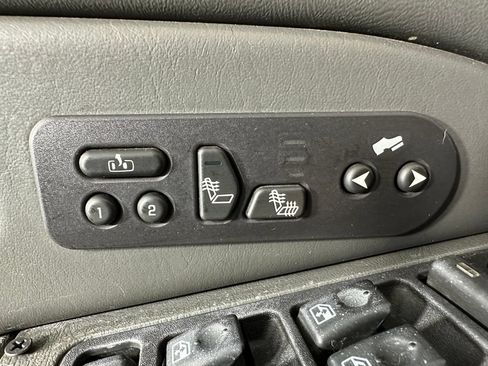 Used 2004 Chevrolet Avalanche 2500 w/ Preferred Equipment Group AWD/4WD image 21