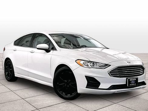 Used 2020 Ford Fusion SE FWD image 2