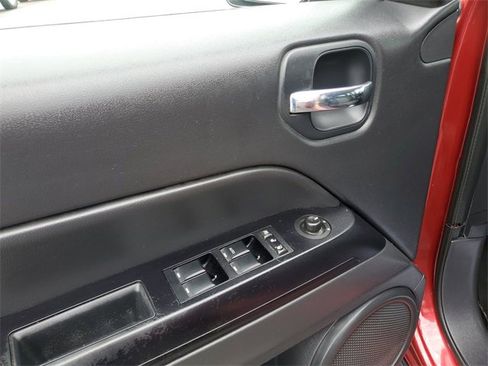 Used 2014 Jeep Patriot Latitude image 18