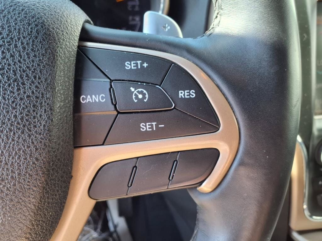 Used 2014 Jeep Grand Cherokee Limited w/ Luxury Group II AWD/4WD image 18