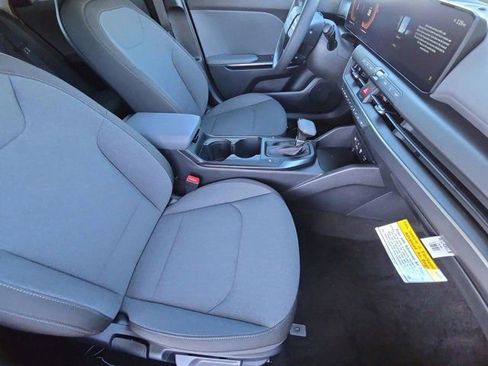 Used 2025 Kia K4 LX image 33