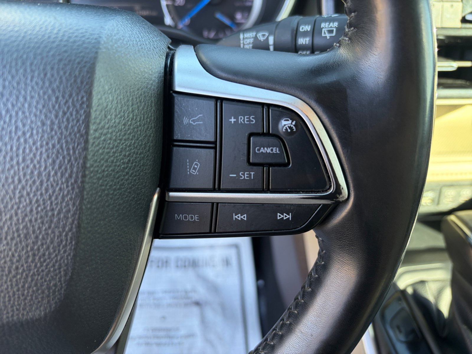 Used 2022 Toyota Highlander XLE AWD/4WD image 15