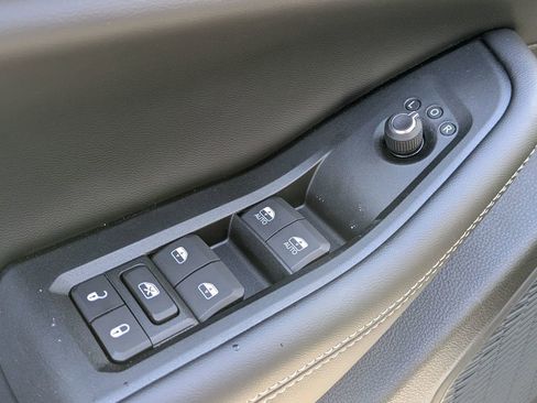 New 2025 Jeep Grand Cherokee L Limited image 11