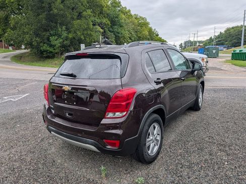 Used 2021 Chevrolet Trax LT w/ Driver Confidence Package FWD image 4