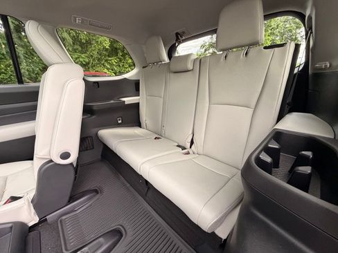 Used 2025 Toyota Grand Highlander AWD image 47