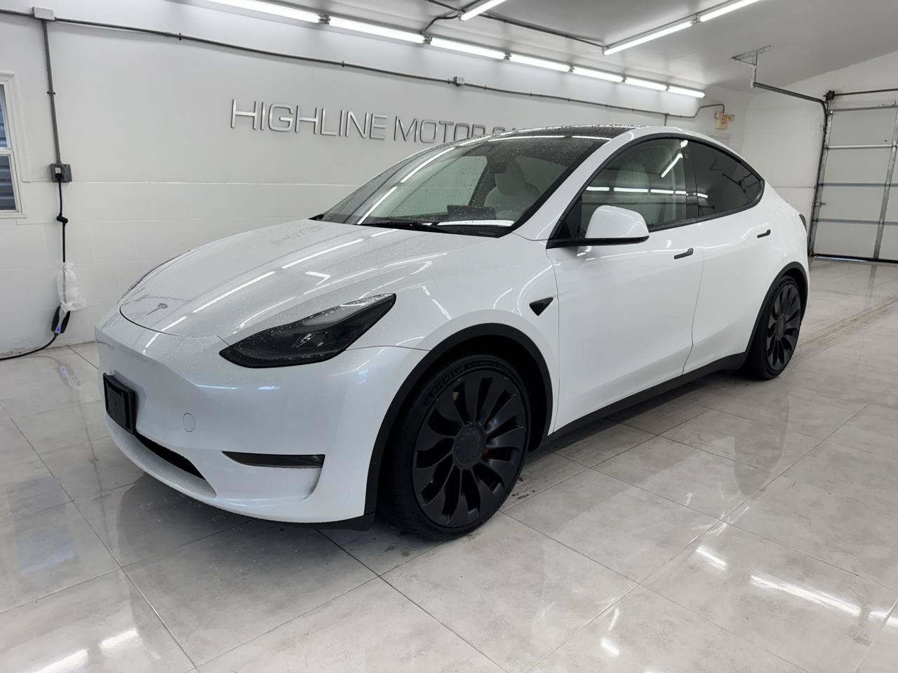 Used 2023 Tesla Model Y Performance AWD/4WD image 1